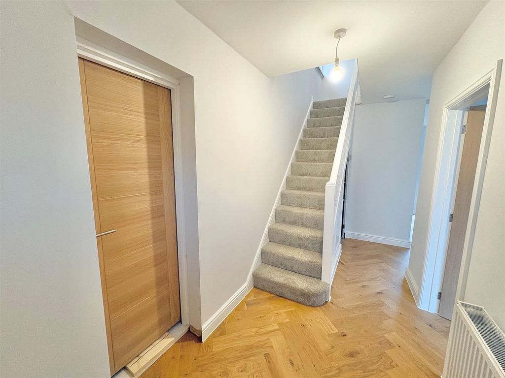 Property photo 2 of 16 Hall.Jpg