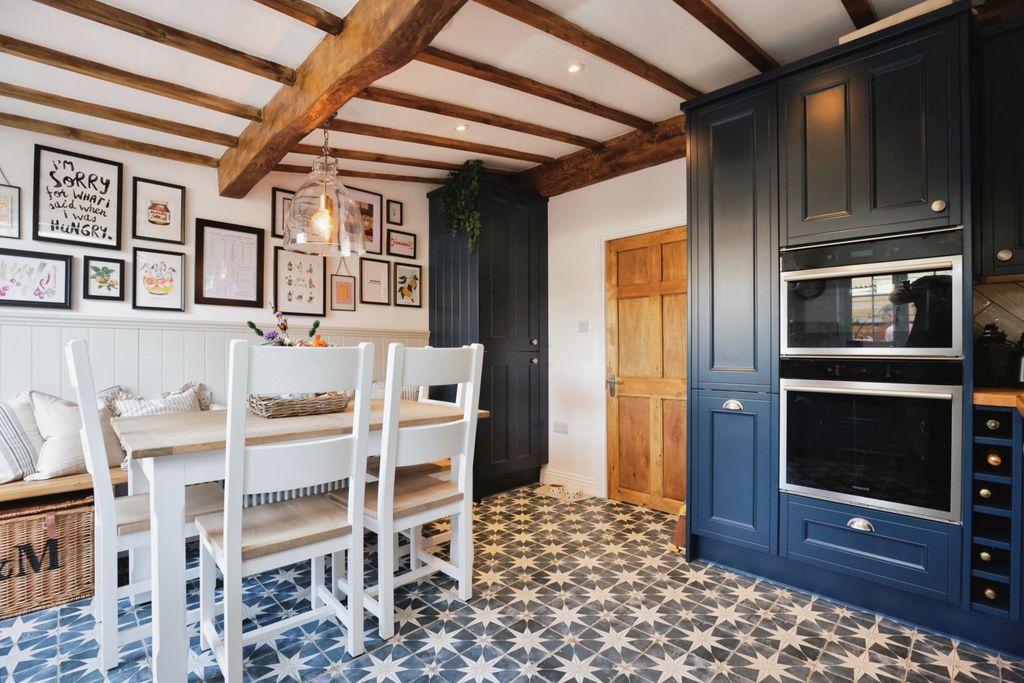 Property photo 3 of 18 Breakfast Kitchen