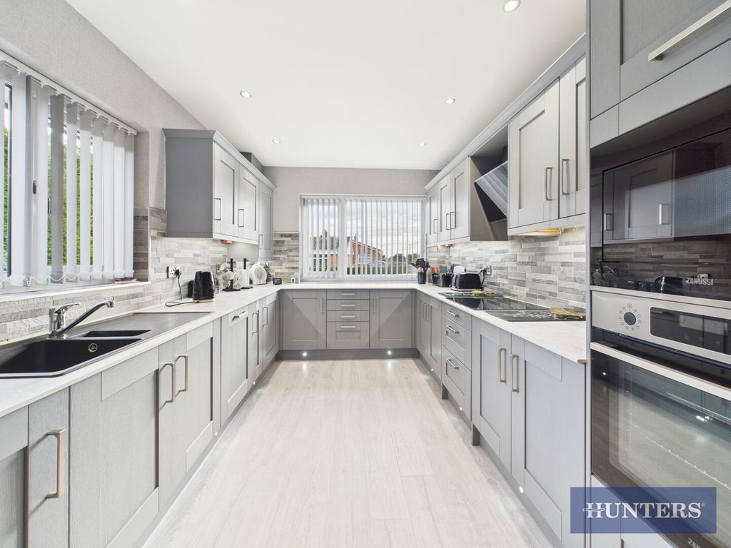 Property photo 2 of 12 Kitchen