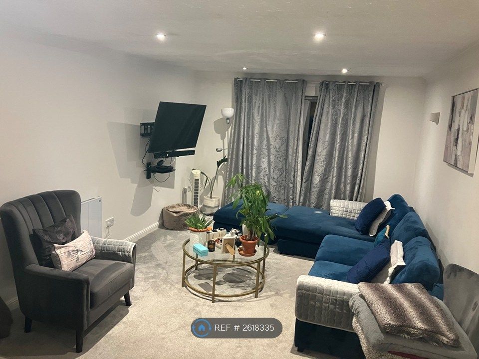 Property photo 1 of 14 Lounge