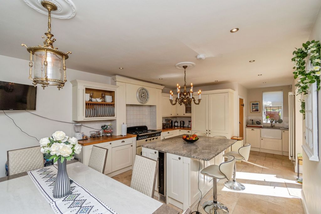 Property photo 2 of 20 Kitchen Diner