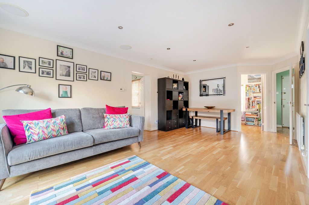 Property photo 2 of 20