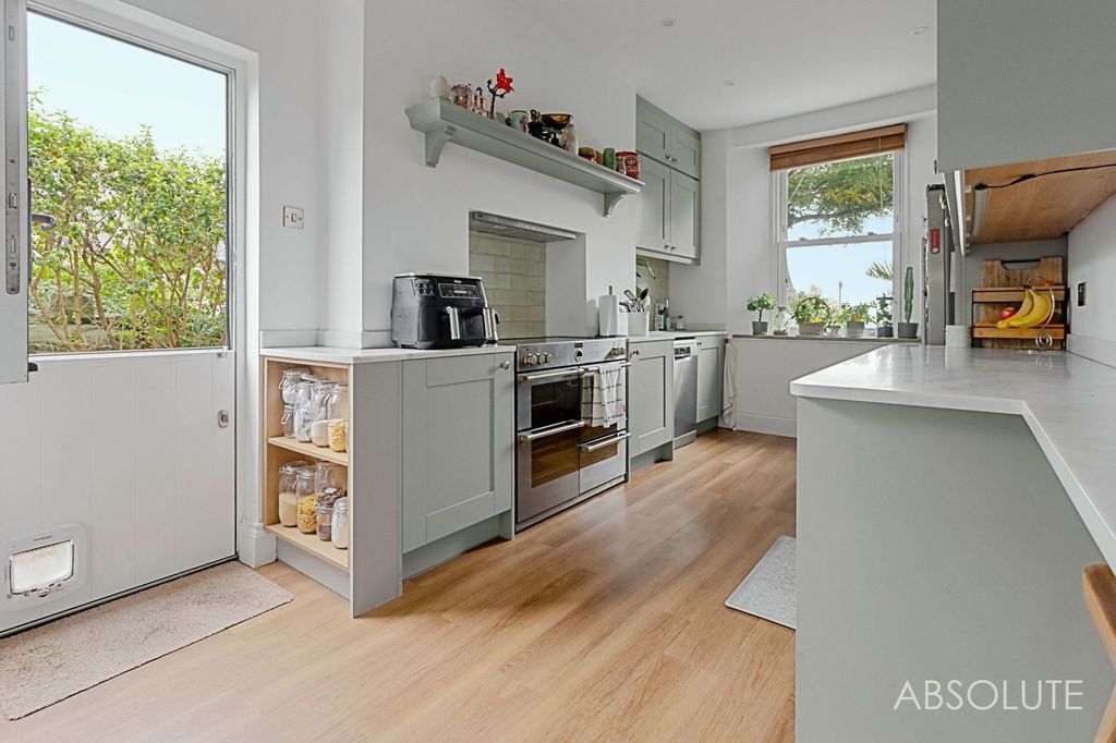 Property photo 3 of 36