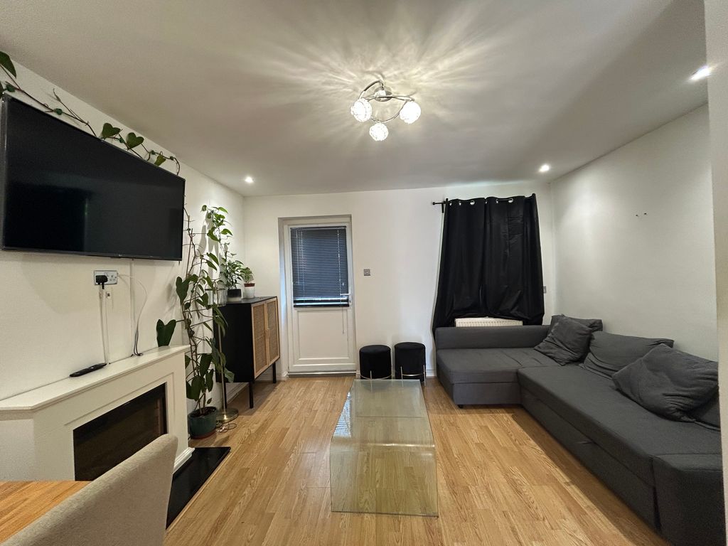 Property photo 2 of 12 Image