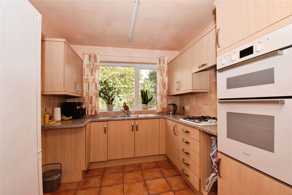 Property photo 3 of 23 Kitchen