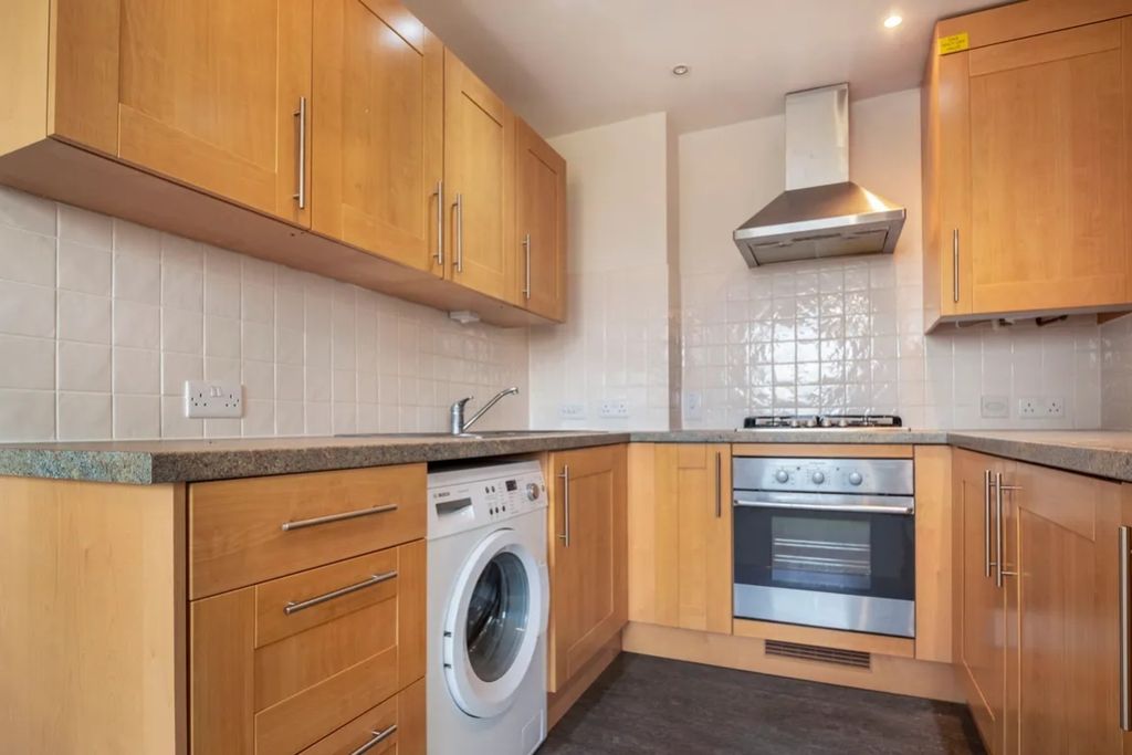 Property photo 3 of 11 Kitchen