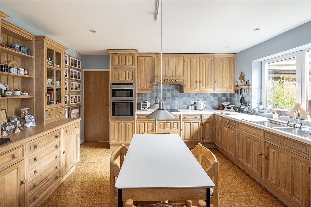 Property photo 2 of 12 Grange-Court-Road-07.Jpg