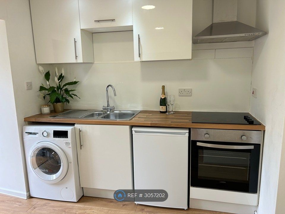 Property photo 3 of 8 Fully Equipped Kitchen