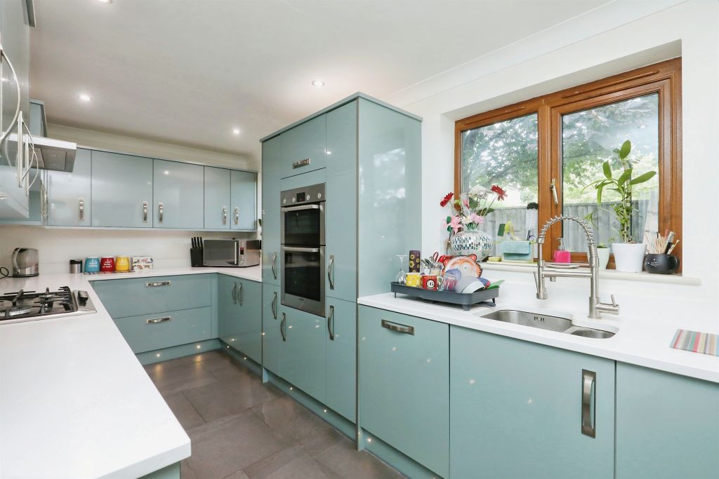 Property photo 2 of 17