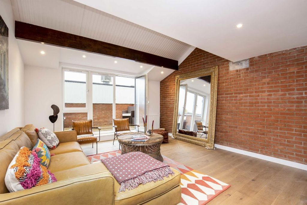 Property photo 2 of 8