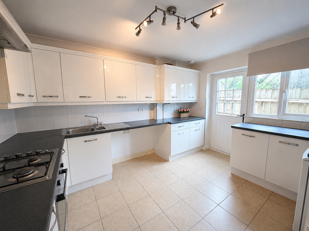 Property photo 3 of 14 Kitchen