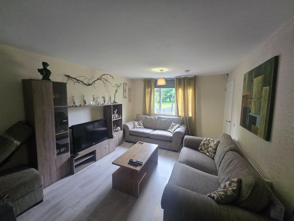 Property photo 3 of 12 Living Room