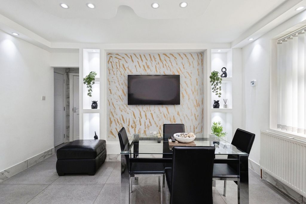 Property photo 3 of 45 Pbox-Img.Jpg