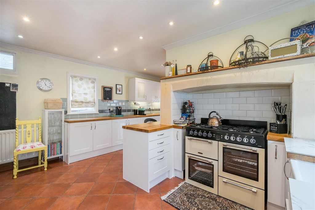 Property photo 2 of 31 Kitchen/Breakfast Room