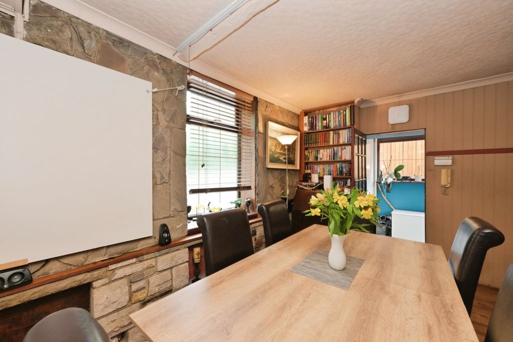 Property photo 2 of 16 Image 2