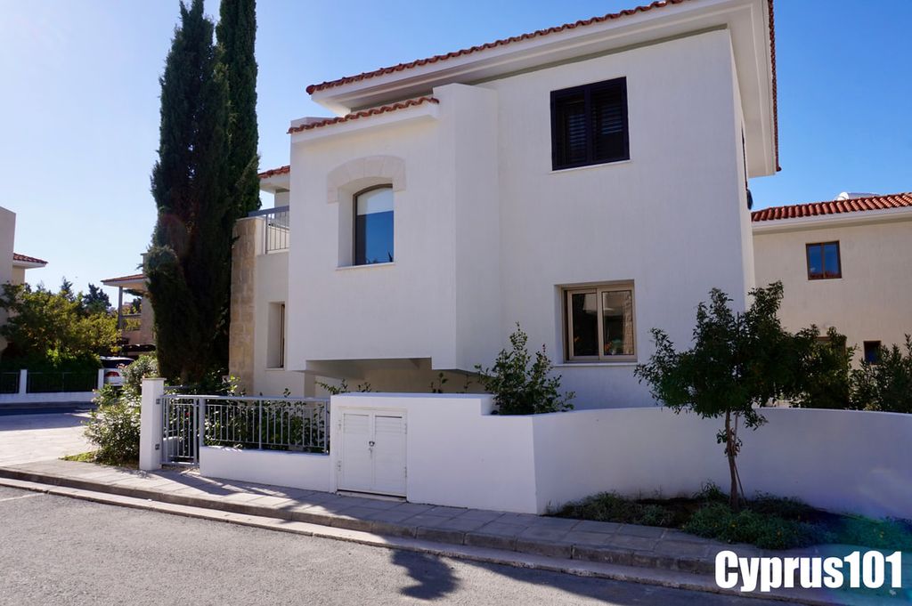 Property photo 2 of 30