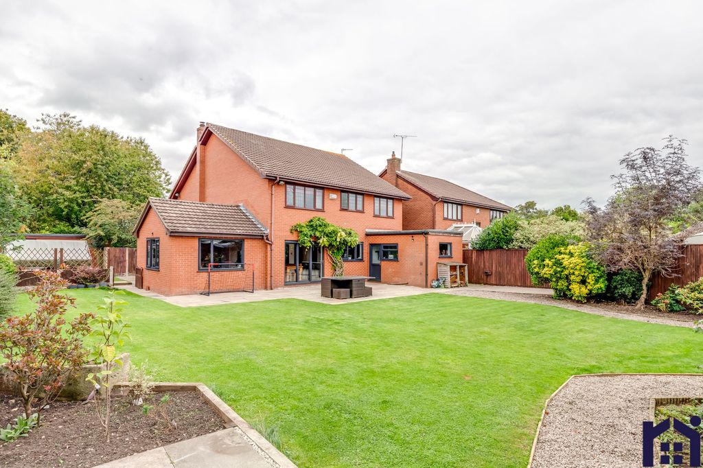 Property photo 1 of 49 Garden