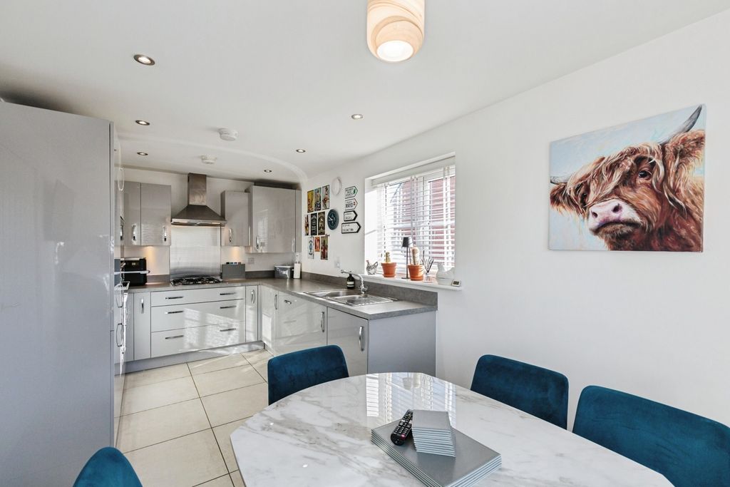 Property photo 3 of 21 Pbox-Img.Jpg