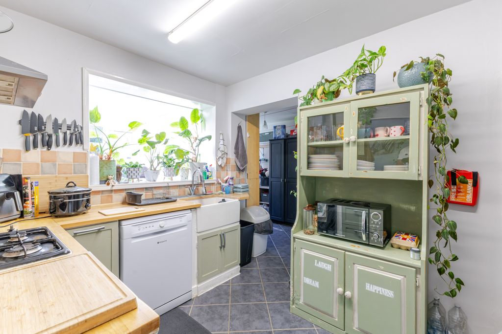 Property photo 2 of 29 Kitchen 1