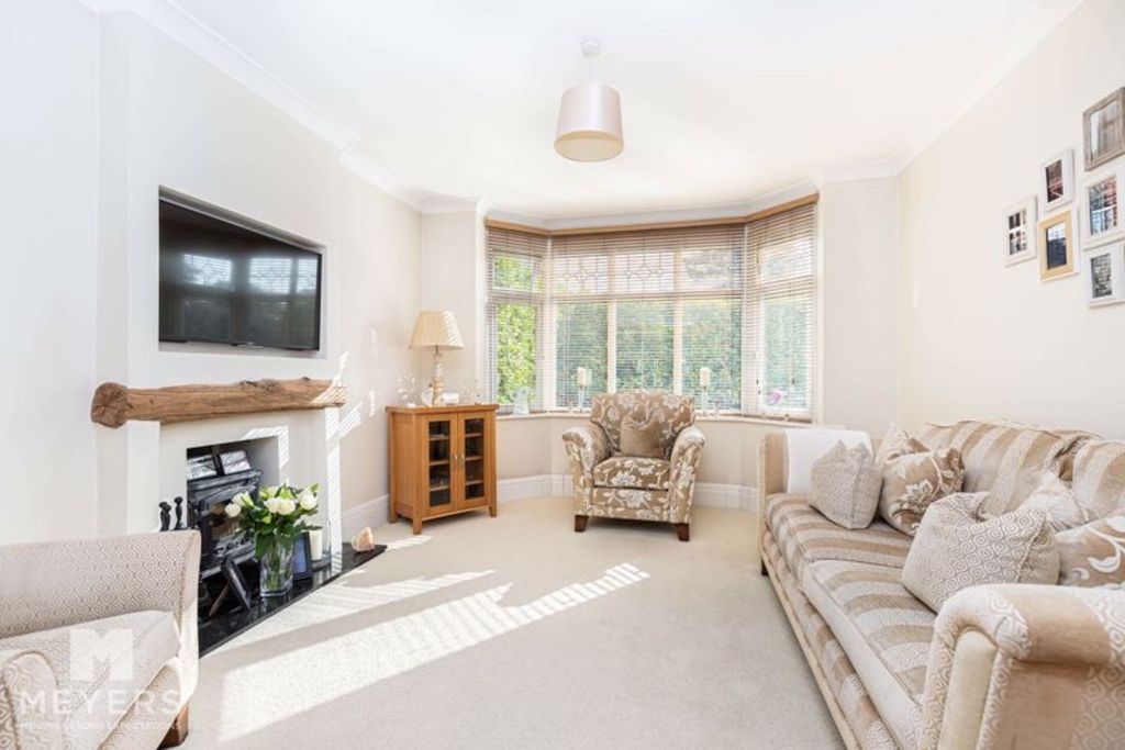 Property photo 3 of 27