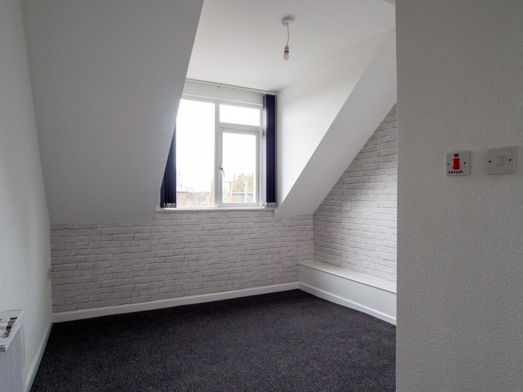 Property photo 3 of 6 Bedroom