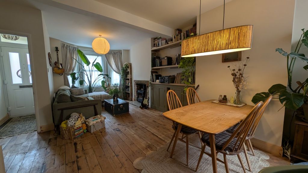 Property photo 3 of 12 Picture 3