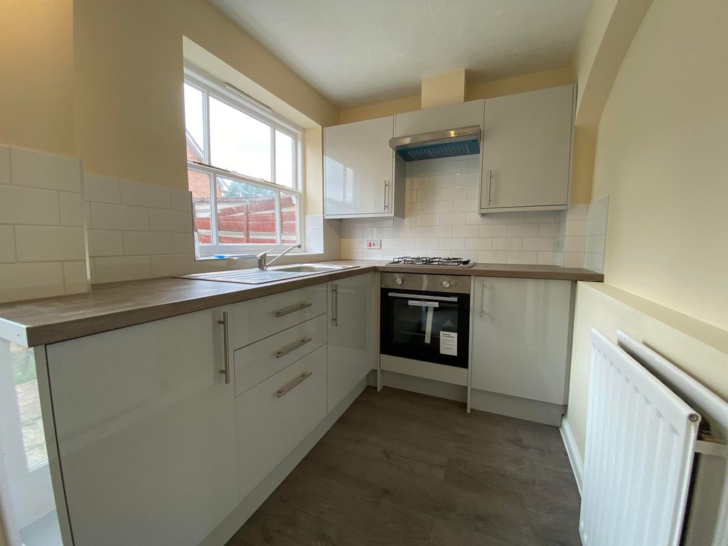 Property photo 3 of 8 Kitchen