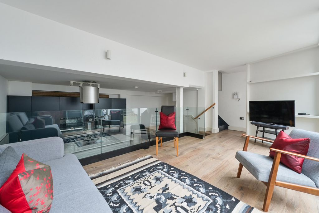 Property photo 2 of 15 Image