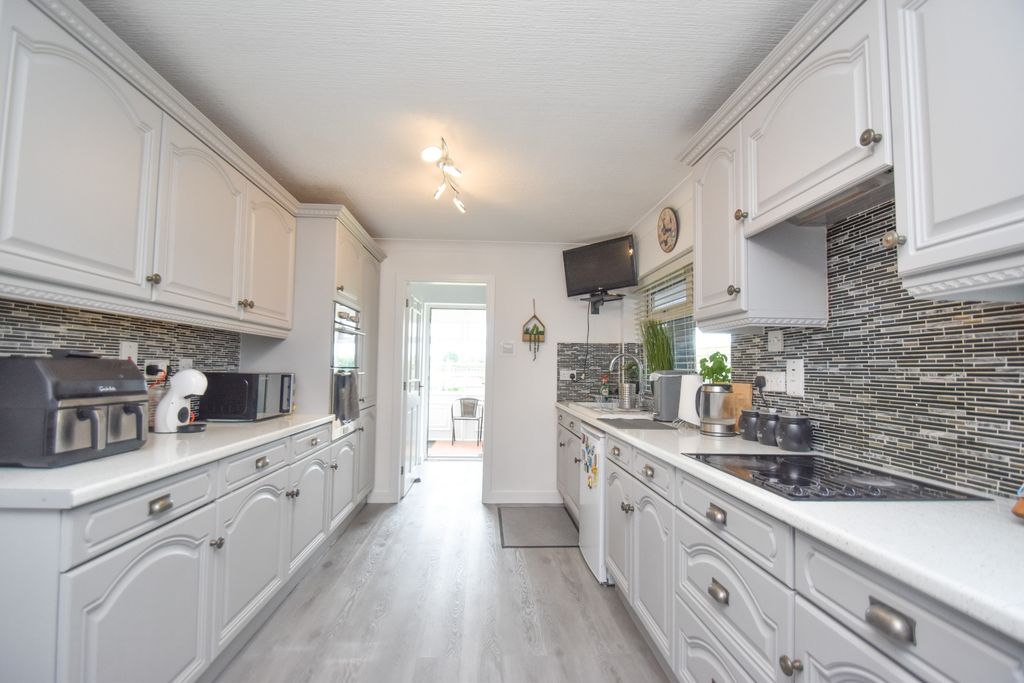 Property photo 2 of 30 Kitchen