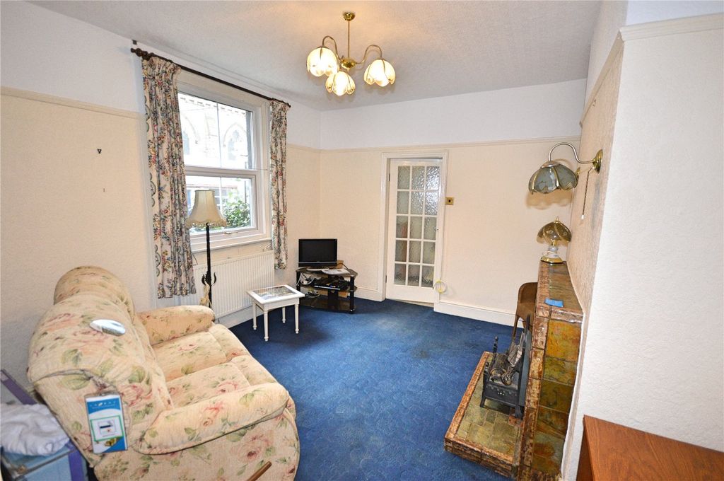 Property photo 2 of 28 Picture No. 06