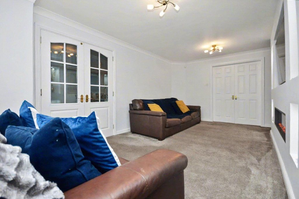Property photo 2 of 18 Lounge