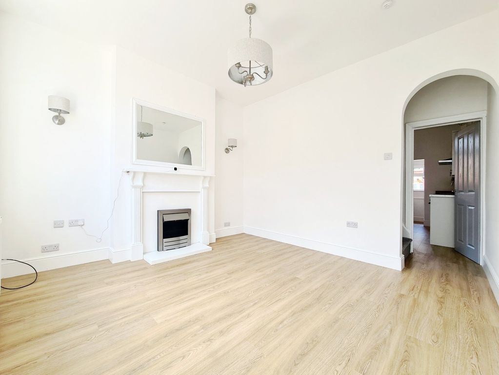 Property photo 2 of 14 Picture No. 15