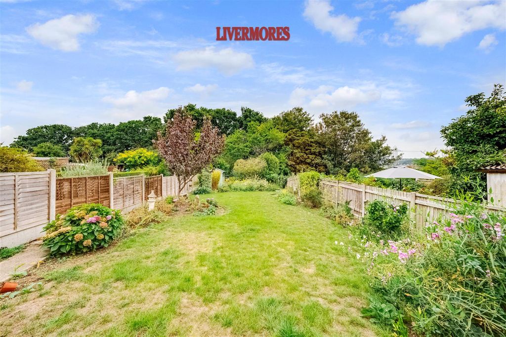 Property photo 2 of 17 Garden