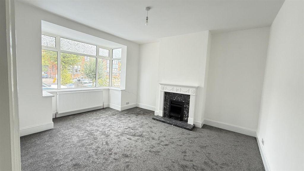 Property photo 3 of 19 Sitting Room