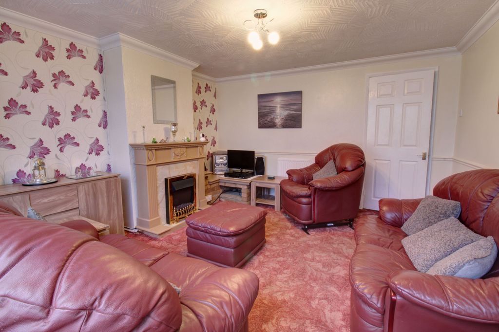 Property photo 3 of 15 Lounge