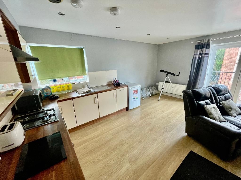 Property photo 3 of 9 Living/Kitchen