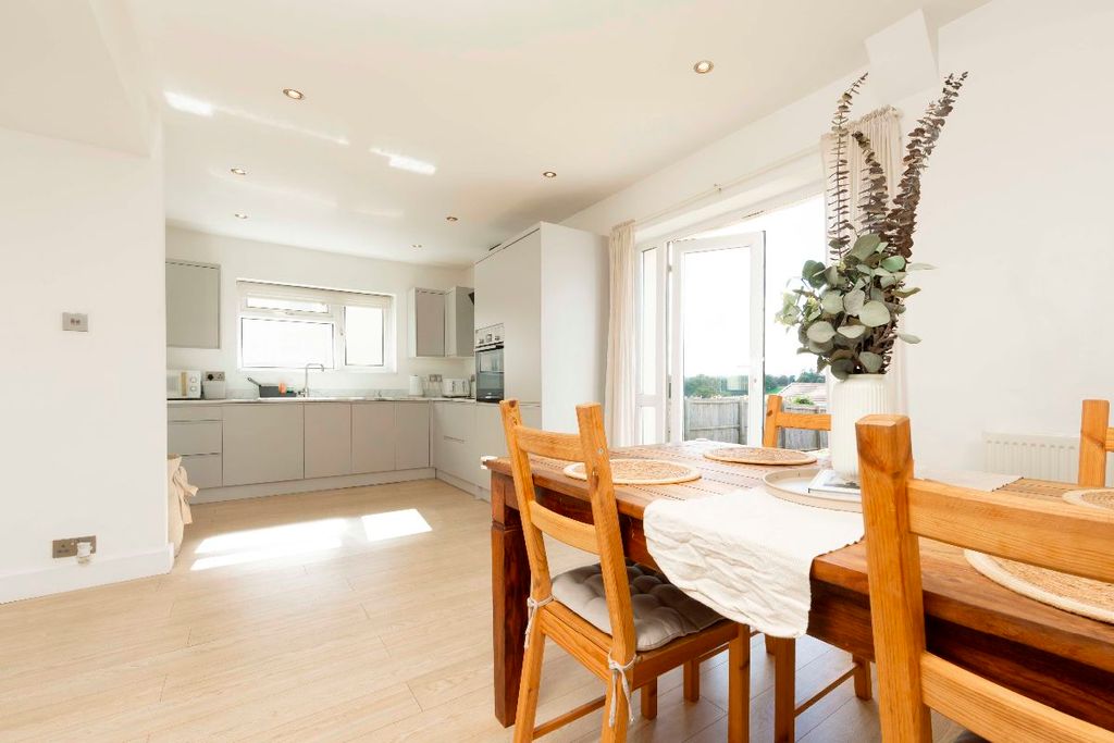 Property photo 1 of 36