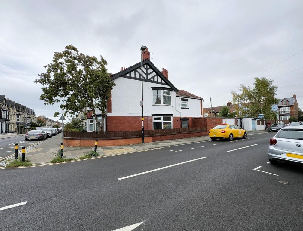 Property photo 2 of 26 Side