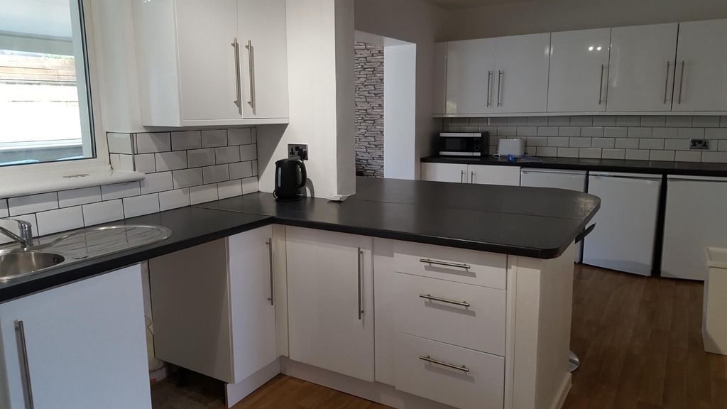 Property photo 2 of 12 31 Pcr.Jpg