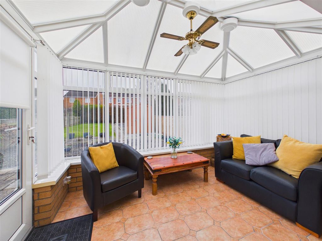 Property photo 3 of 9 Conservatory