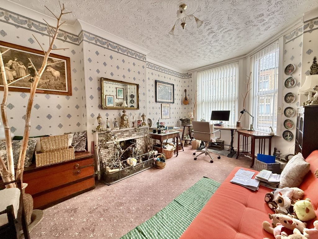 Property photo 2 of 12