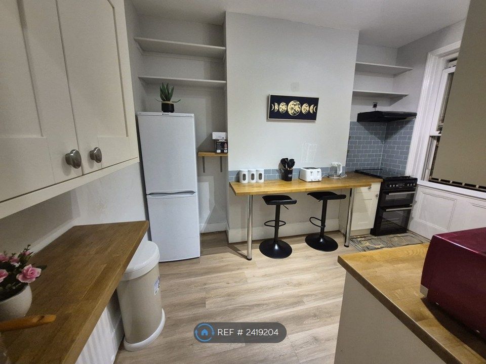 Property photo 3 of 20 Kitchen