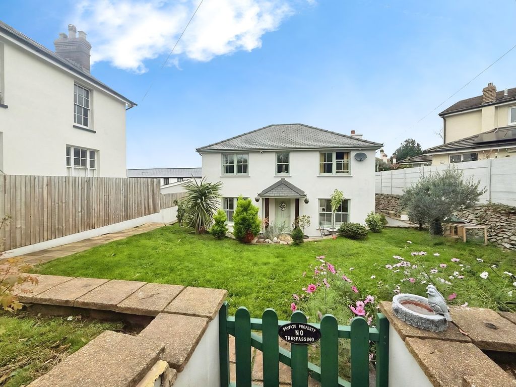 Property photo 2 of 21