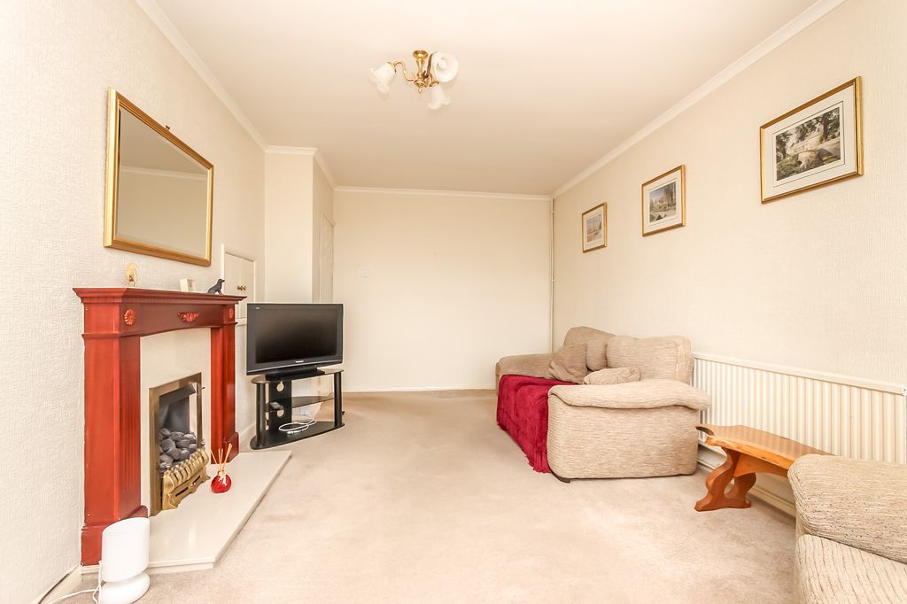 Property photo 3 of 10 Lounge