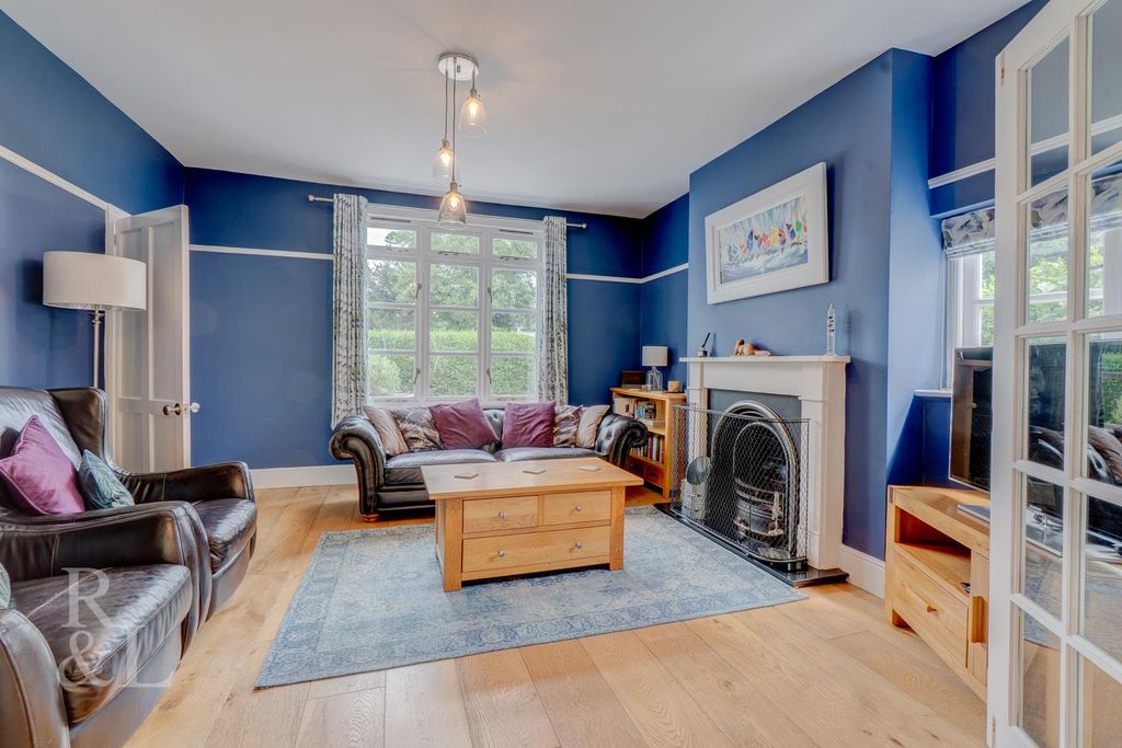 Property photo 3 of 41 Batched  (20).Jpg