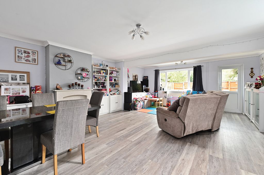 Property photo 2 of 8 4 Binstead Drive (3)