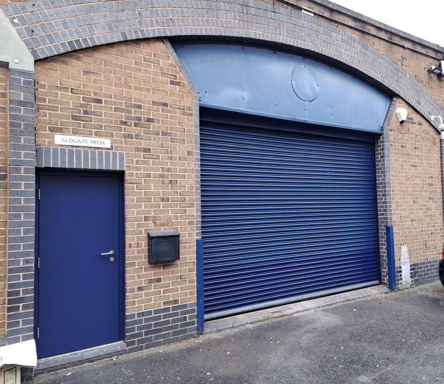 Property photo 1 of 3 The Front Of An Arch.