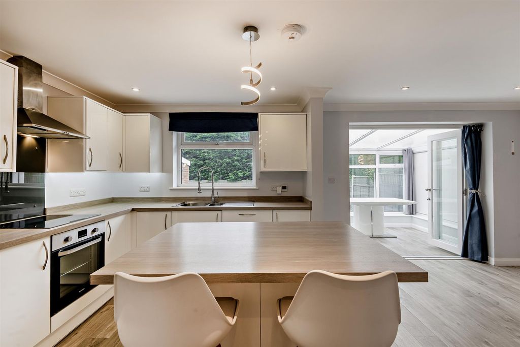Property photo 2 of 16 8648972-Interior06-800.Jpg