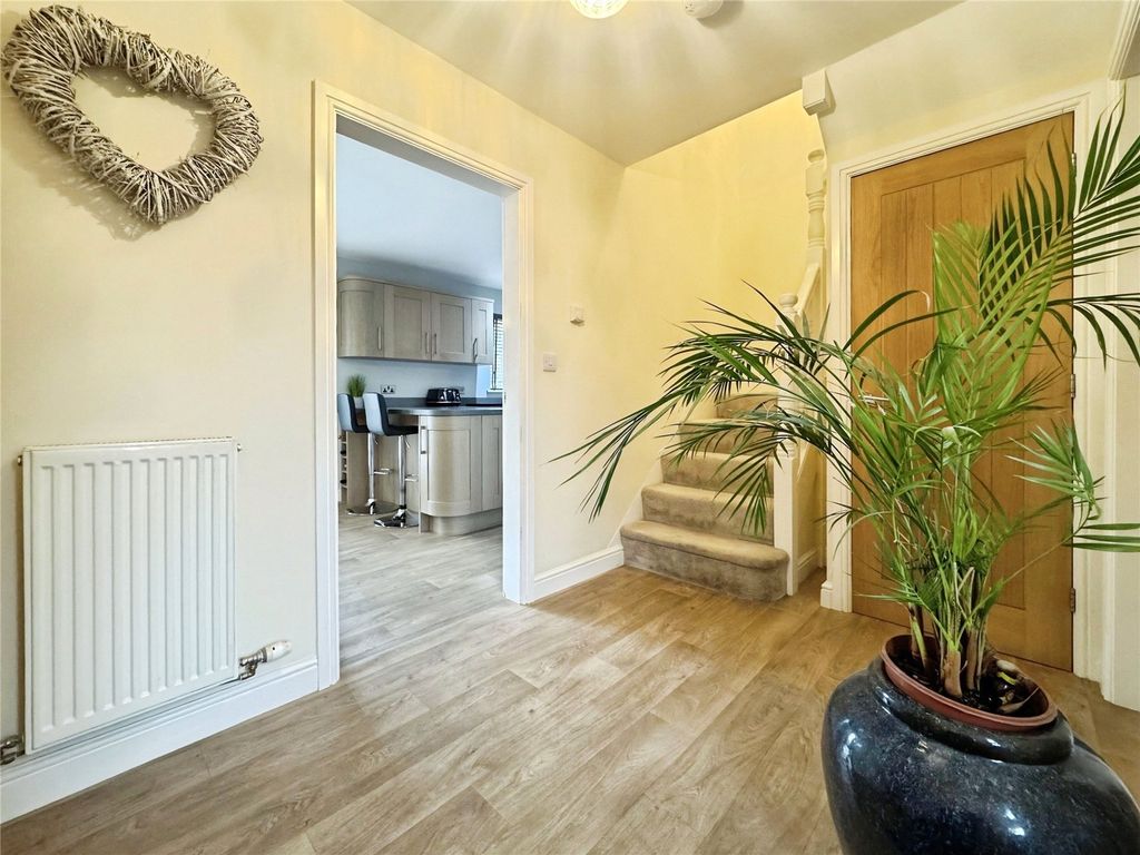 Property photo 2 of 17 Entrance Hall