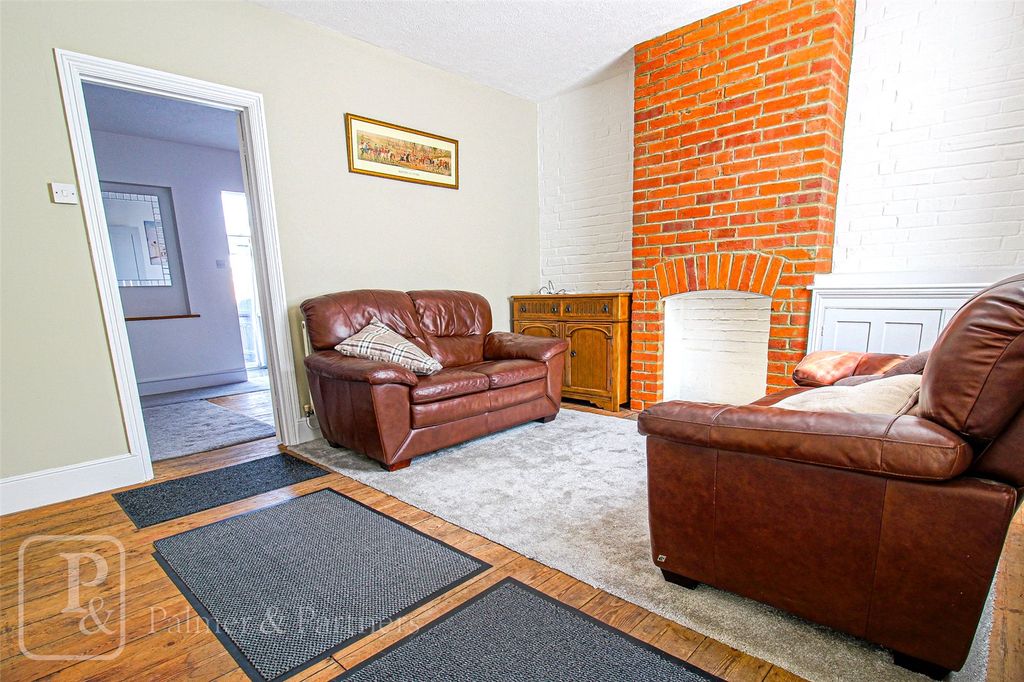 Property photo 1 of 10 Living Room